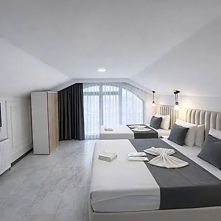 Hotel D Twins 3*